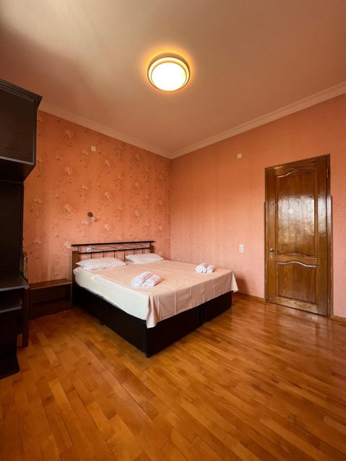 House On Ganja Street Hotell Kutaisi Exteriör bild