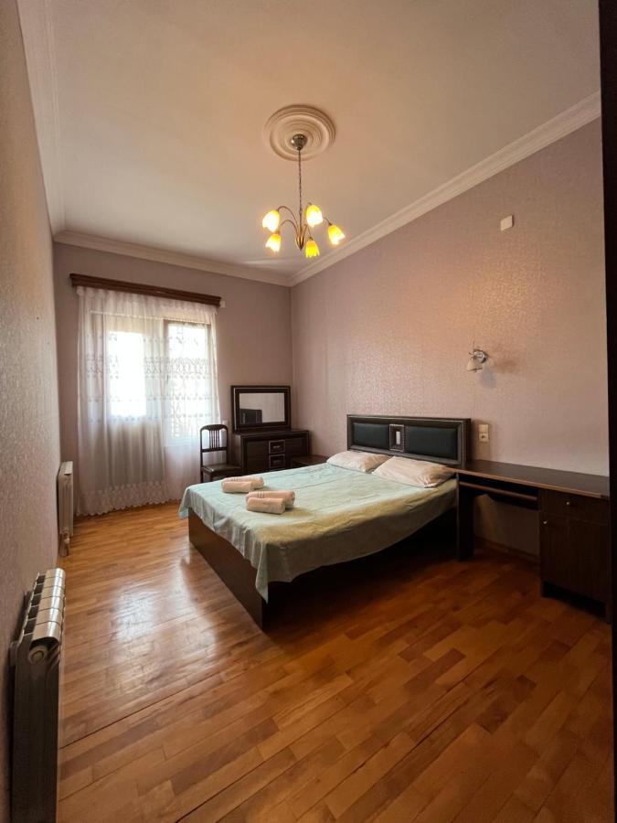 House On Ganja Street Hotell Kutaisi Exteriör bild